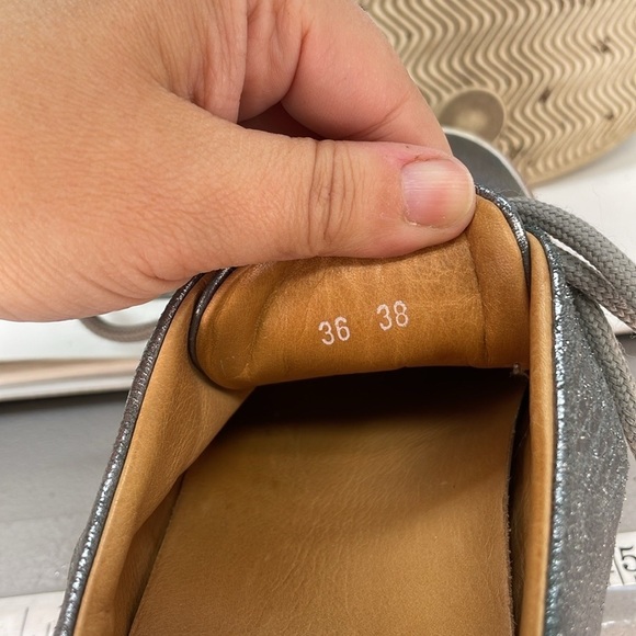 Gidigio Shoes Metallic Silver Sneakers Lace Up Leather Size 38 or 8 - Picture 12 of 13